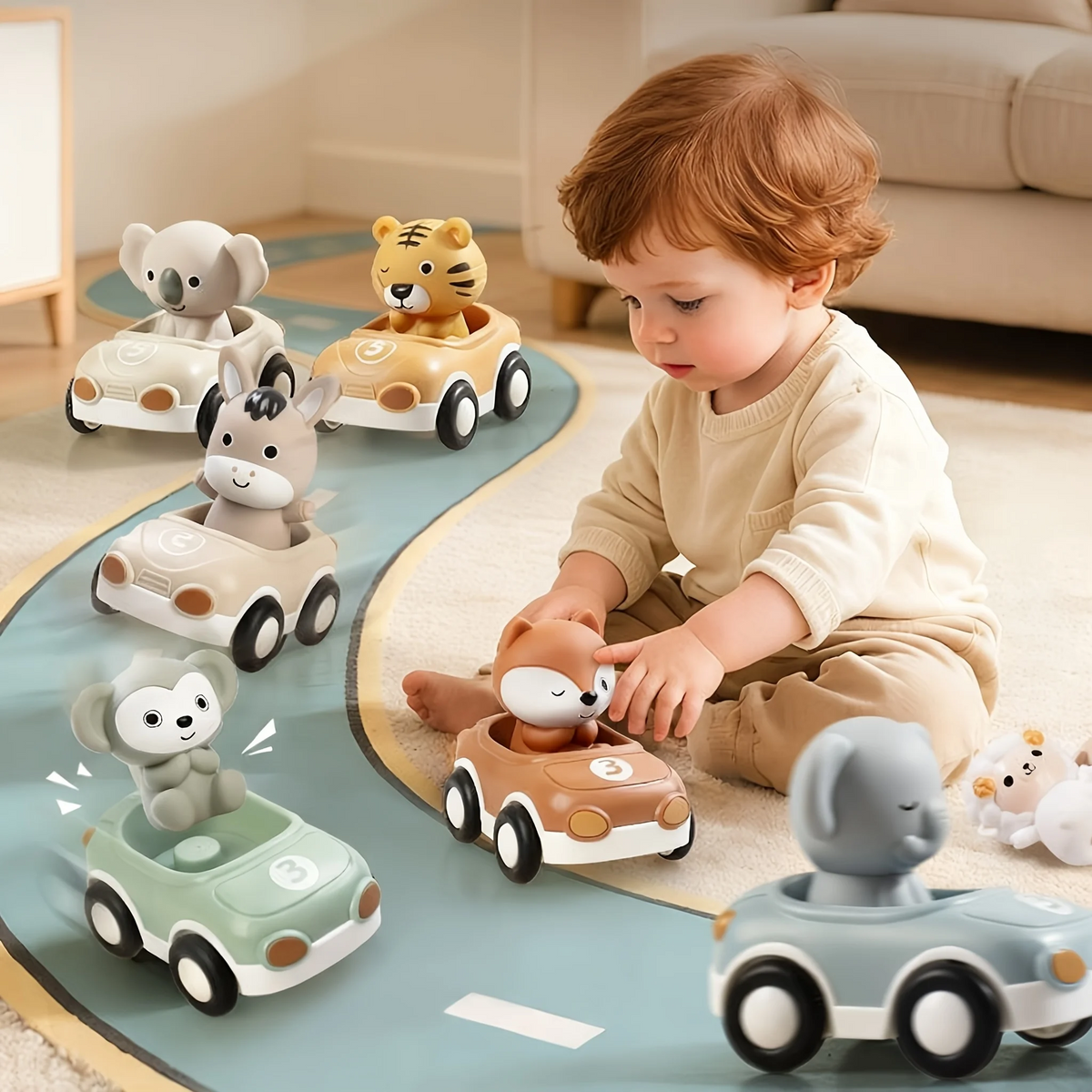 Tres carritos de juguete de animales presentados juntos