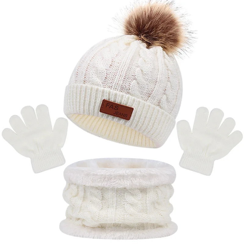Set Invernal Infantil Con Gorro Bufanda y Guantes