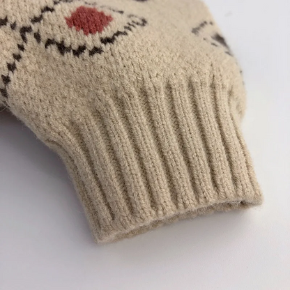 Detalle de la confección del suéter tejido