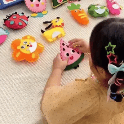 Vista general del kit infantil para aprender costura de forma divertida