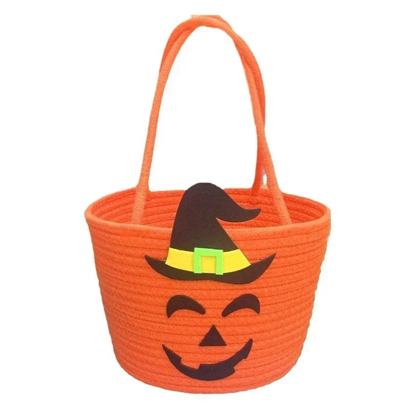 Canasta de Halloween lista para recolectar dulces durante el truco o trato
