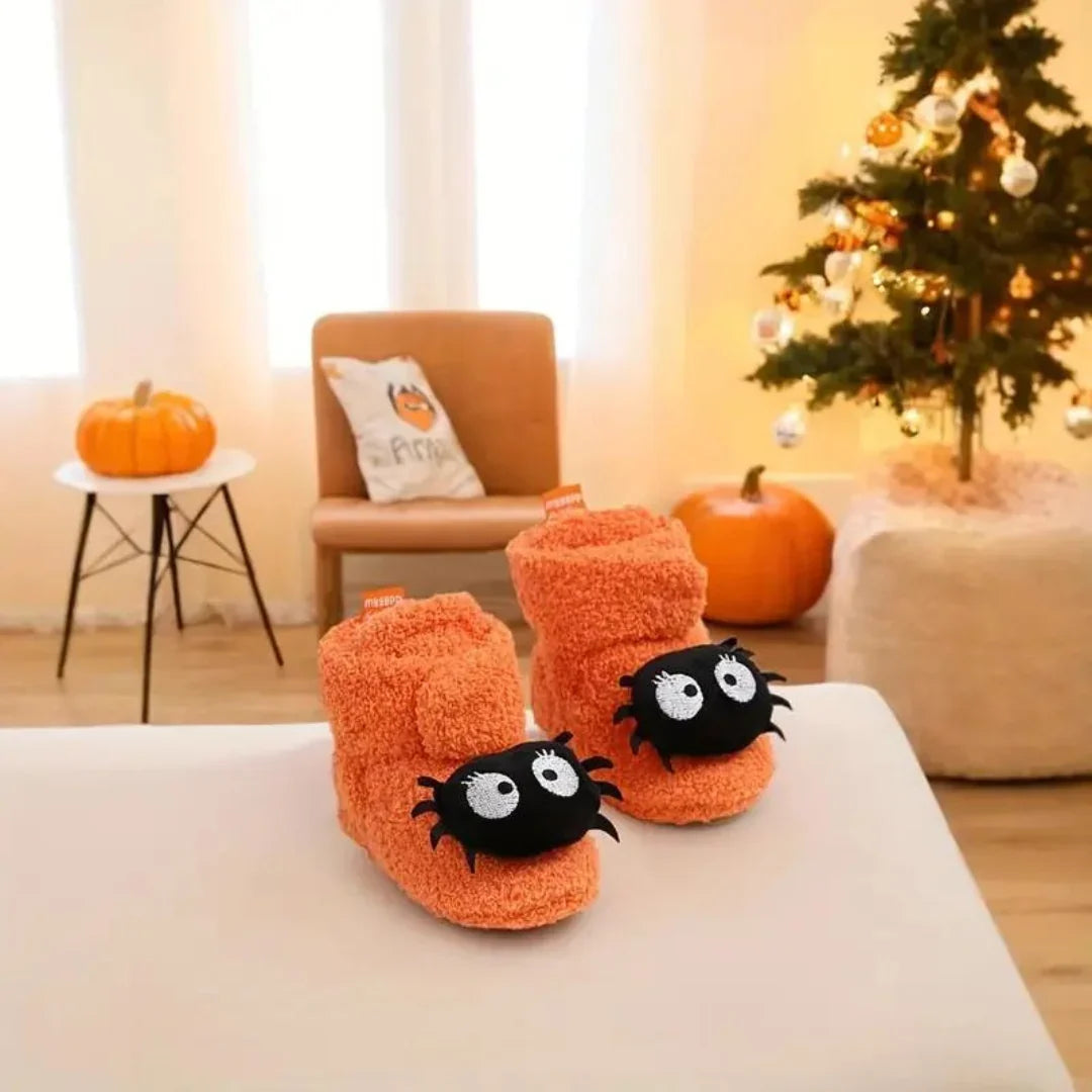Interior afelpado de las pantuflas infantiles de Halloween