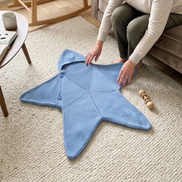 Pelele Tejido de Crochet para Bebé con Capucha - Niño Feliz