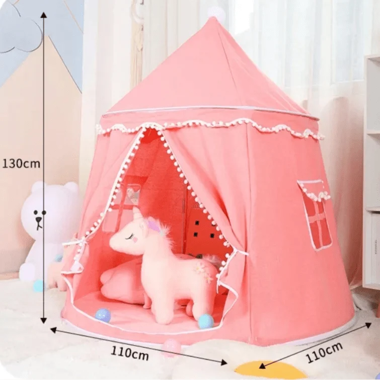 Tipi infantil instalado en un espacio interior
